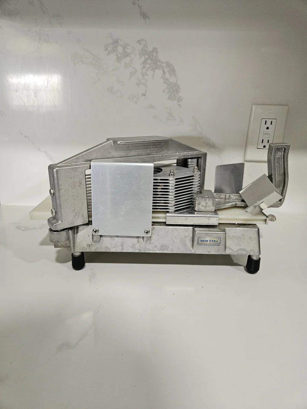 New Star 1/4 in Tomato Slicer Restaurant Food Truck Kitchen Pre-owned